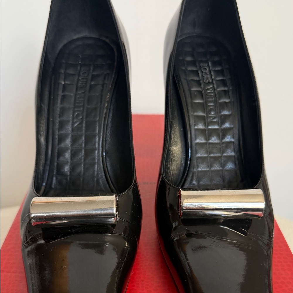 Louis Vuitton Madeleine Black Patent Leather Pumps - Picture 2 of 8